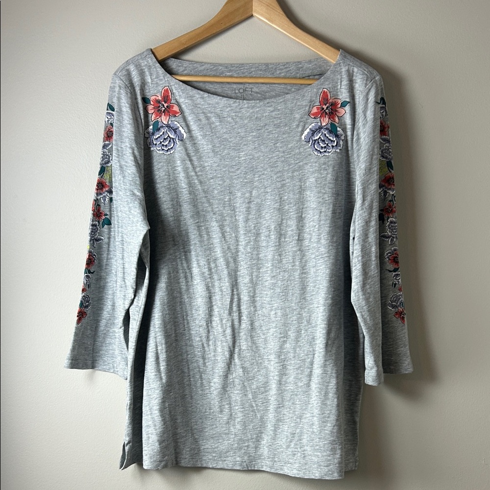 LOFT Outlet NWT Gray Floral Print Tee
Size: XL